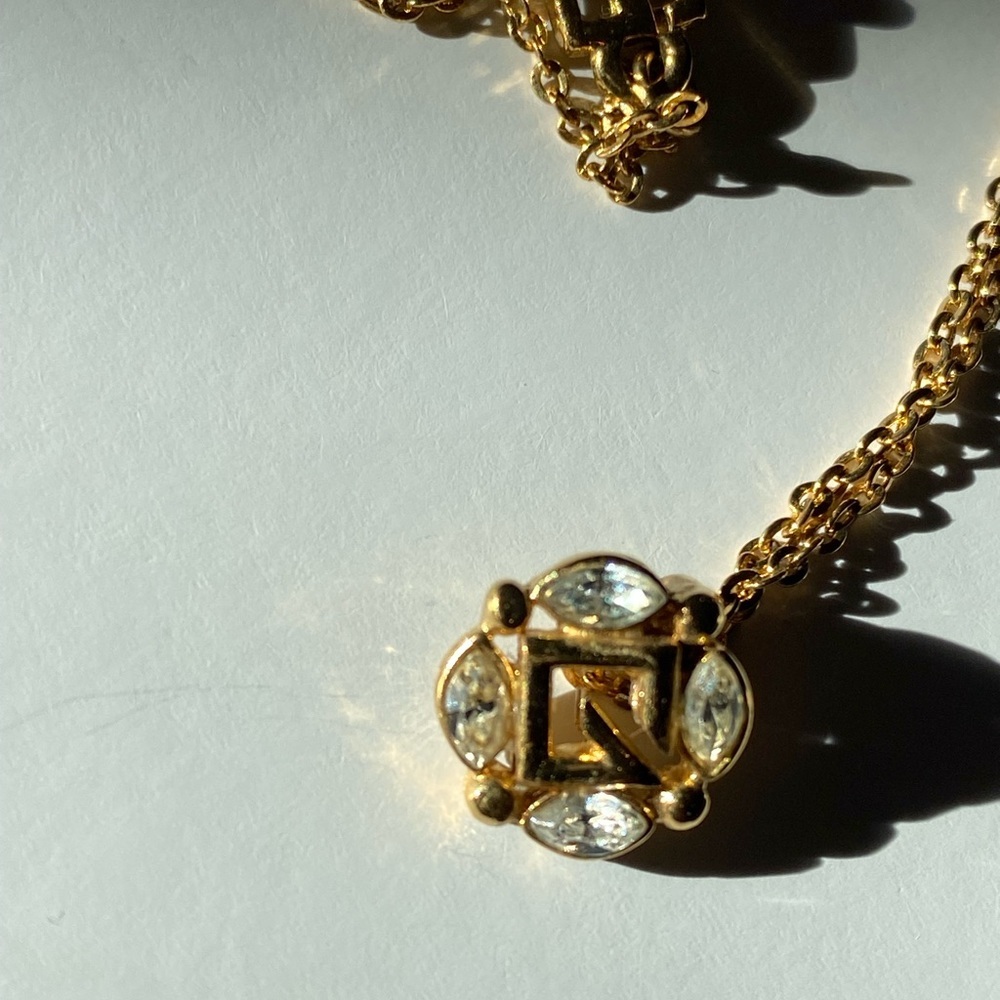 GIVENCHY gold tone vintage crystal necklace with G logo - Picture 6 of 16